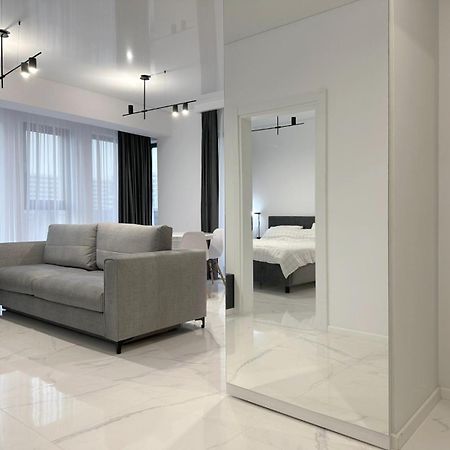 Koya Tower By The Lake Apartments Mamaia Exterior foto