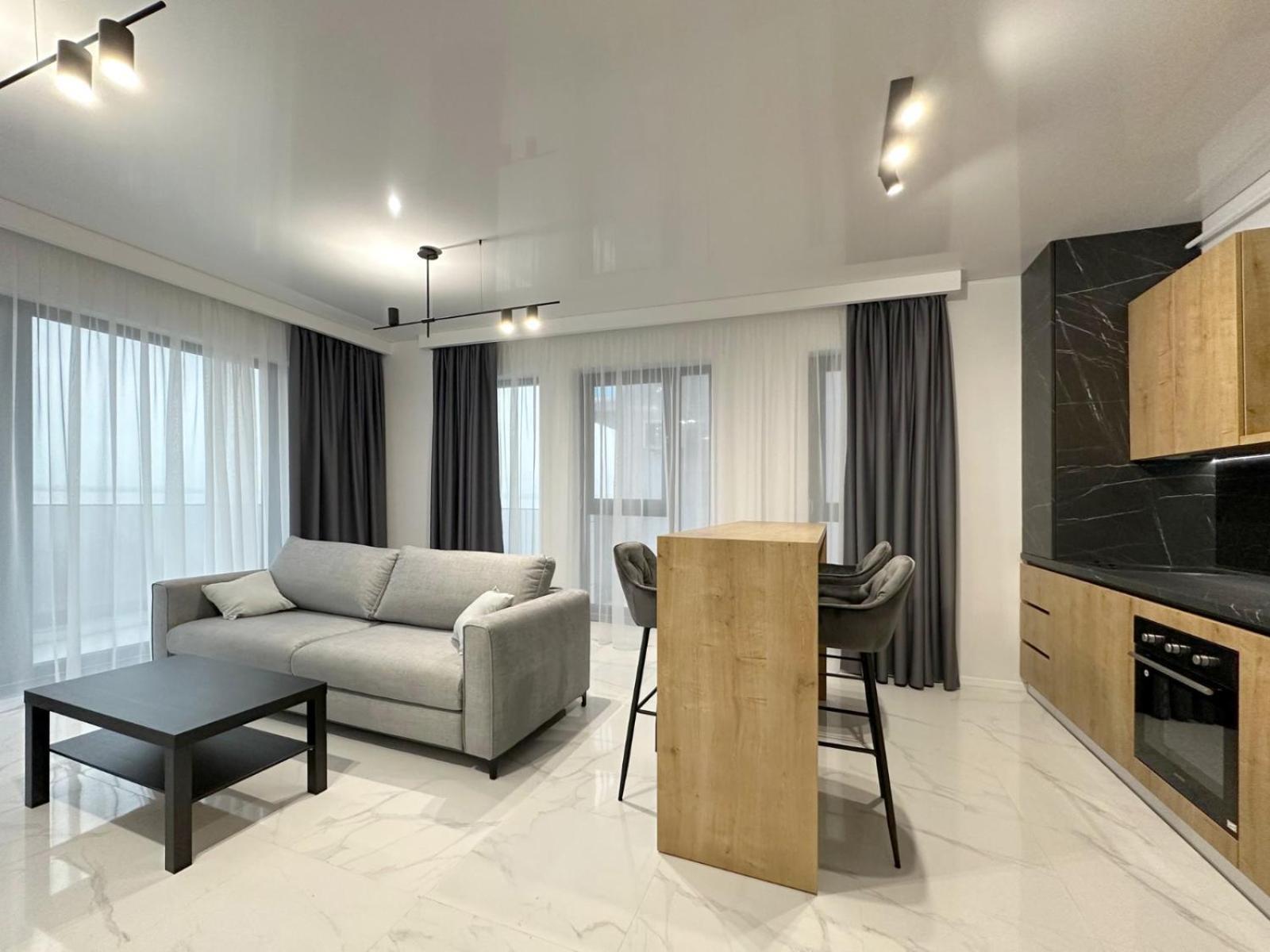 Koya Tower By The Lake Apartments Mamaia Exterior foto