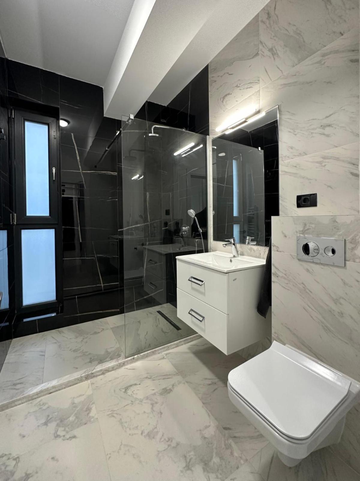 Koya Tower By The Lake Apartments Mamaia Exterior foto