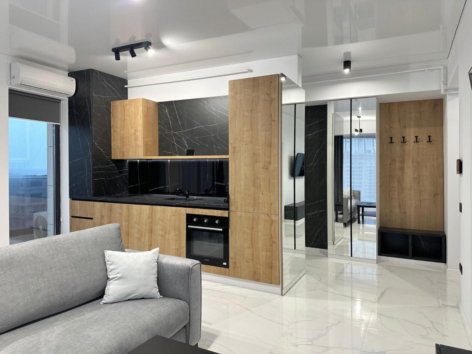 Koya Tower By The Lake Apartments Mamaia Exterior foto