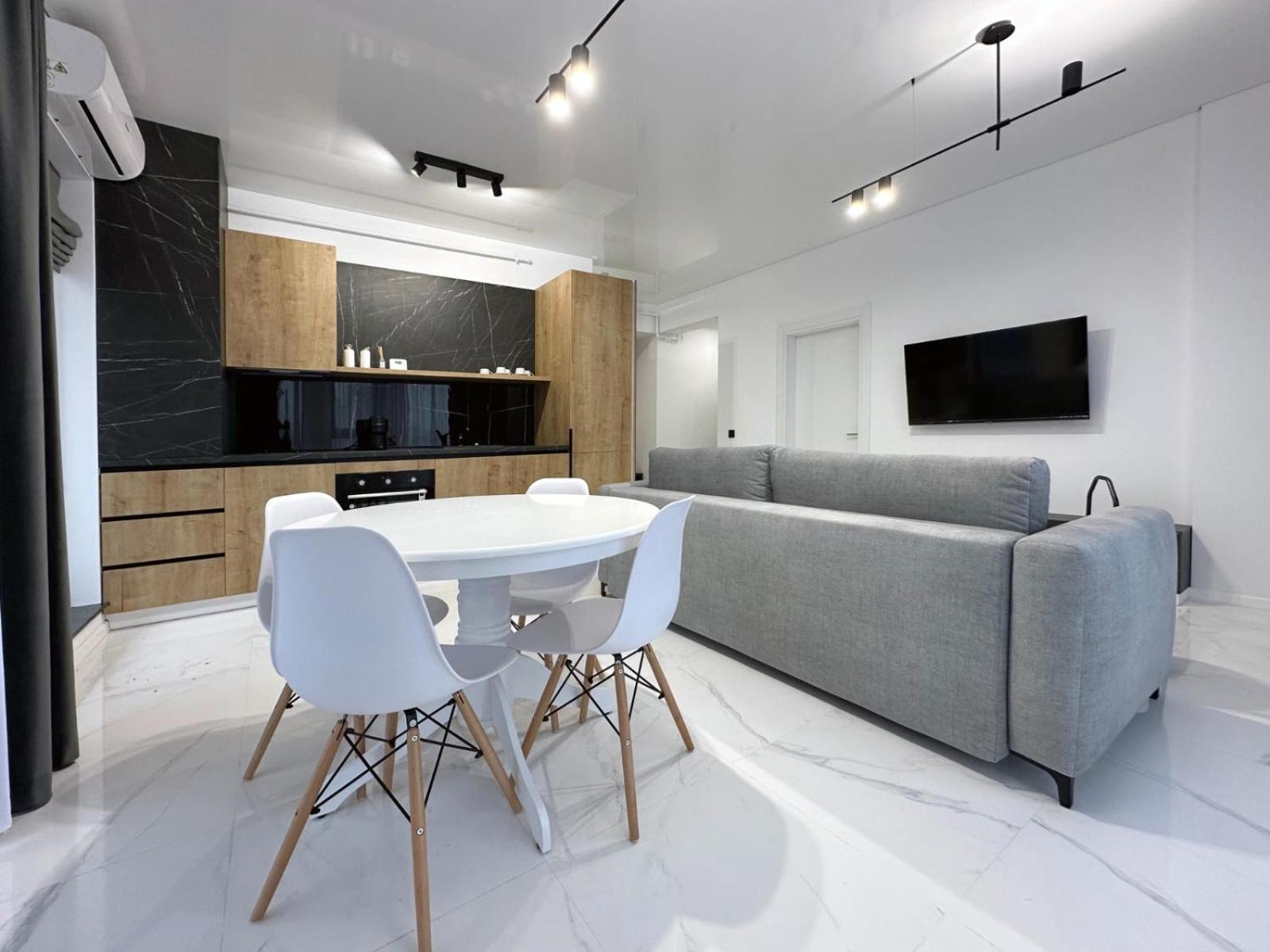 Koya Tower By The Lake Apartments Mamaia Exterior foto